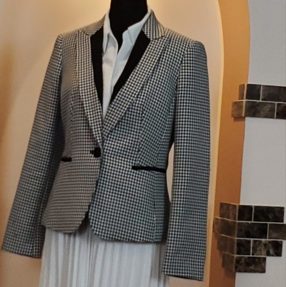 ONE BUTTON BLACK AND WHITE CHECKED PATTERN JACKET ( SIZE 8) - Picture 2 of 10